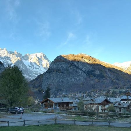 Casa Dolonne - A un passo dallo sci Courmayeur Esterno foto